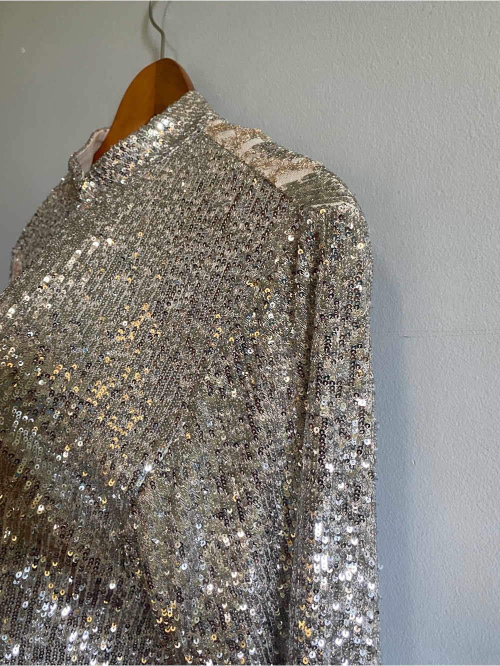 Ronny Kobo Lauper Dress Silver Medium
Sequin Cocktail Keyhole Neckline - Picture 9 of 11